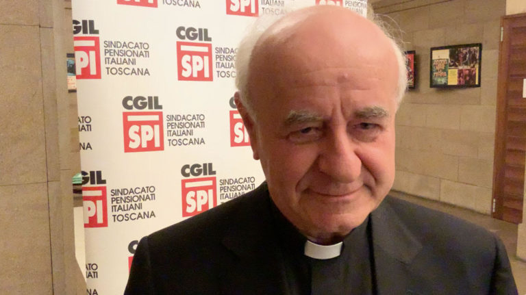 “Anziani, l’assistenza a ‘km zero'”: l’intervista a monsignor Paglia