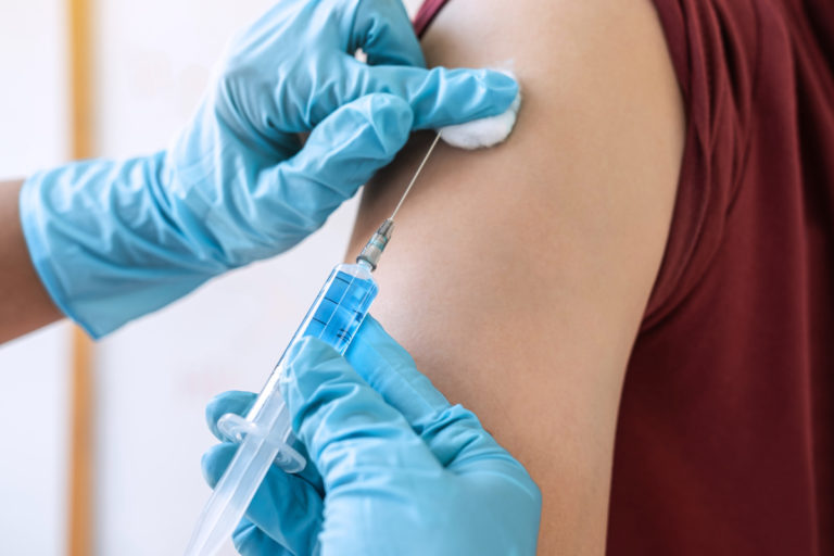 Parte la campagna di vaccinazione antinfluenzale e contro il Covid-19