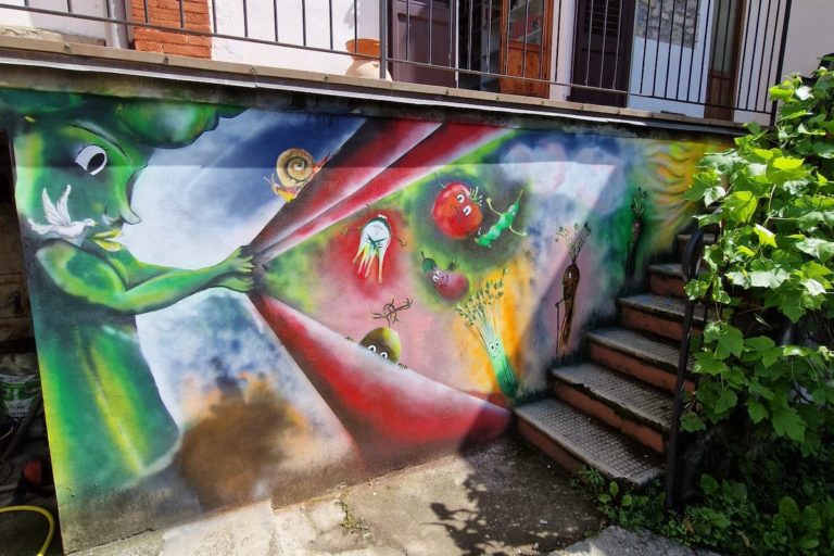 Un orto didattico e un murales: studenti e pensionati insieme sulla Montagna Pistoiese