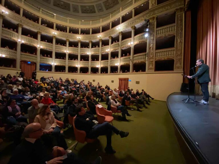 Tutto esaurito al Metastasio di Prato per “Il corpo”- FOTO e VIDEO