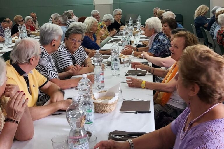 Progetto “A pranzo insieme” a Calenzano: ecco la fotografia dei partecipanti