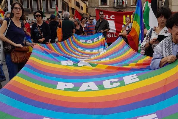 “Fermiamo le guerre, il tempo della Pace è ora”: le foto della manifestazione a Firenze