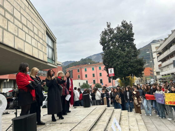 Manifestazione studenti Carrara donne 2