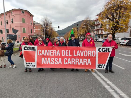 Manifestazione studenti Carrara donne 3