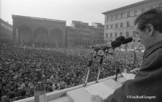 Piazza Signoria manifestazione pace 17 feb 1980