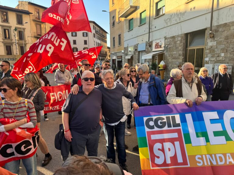 Corteo antifascista a Firenze: manifestazione nel quartiere di Rifredi contro la sede di Futuro Nazionale