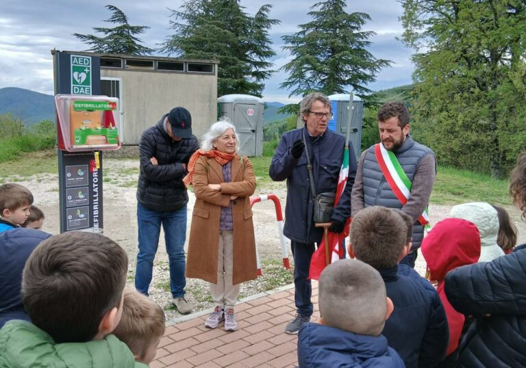 Nuovo defibrillatore a Montieri (FOTO)